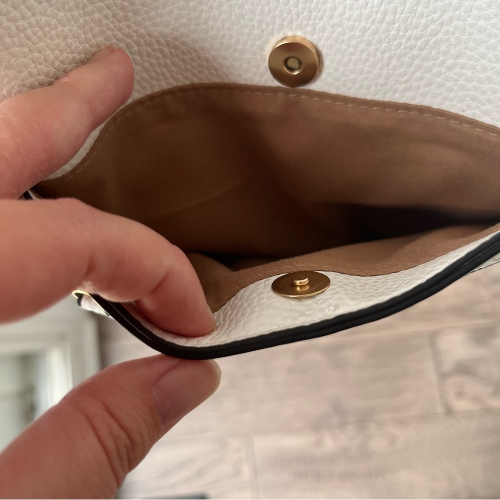 Elegant White Crossbody Bag - Picture 5 of 5